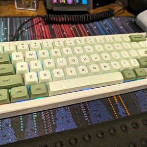 Matcha Themed Tri Mode Wireless Wired 65% Mechanical Keyboard - Smooth Linear Switches