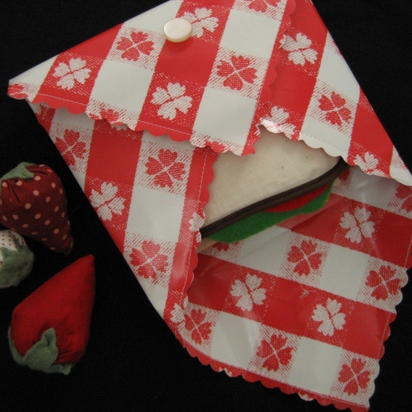 reusable sandwich wrapper (traditional picnic print)