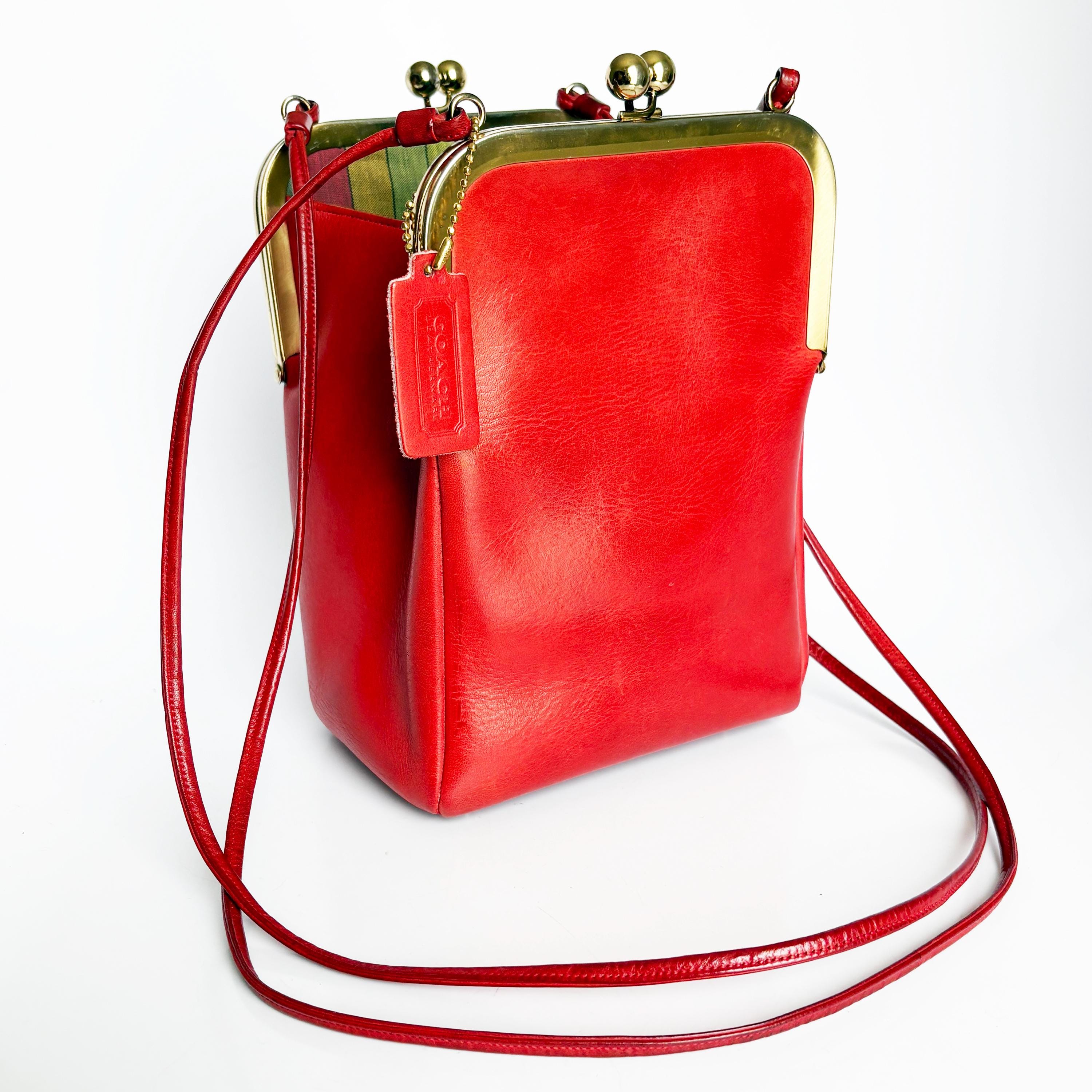 バッグ 80's Vintage Coach Swinger Small Red COACH® | Vintage Small Swinger Bag With Embroidery