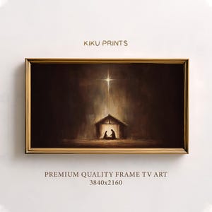 Puede incluir: Obra de arte enmarcada que representa una escena de la Natividad. La imagen presenta una estrella brillando sobre un pequeño establo, con siluetas de figuras en su interior. El marco es dorado y la obra está etiquetada como "KIKU PRINTS" y "PREMIUM QUALITY FRAME TV ART 3840x2160".