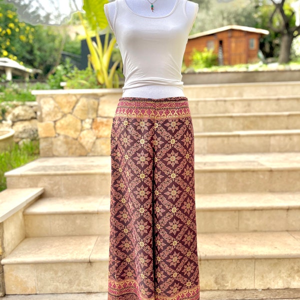 Pantalon Femme en tissu traditionnel Thaïlandais. Pièce unique fait main