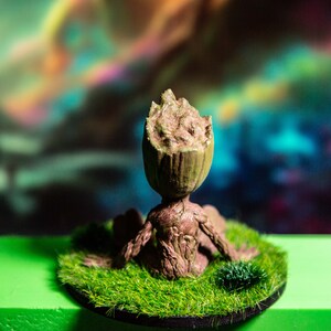 Baby Groot assis Diorama Marvel Gardien de la galaxie image 3