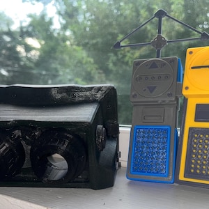 Outlast Trials goggles, Microwave Trigger, and Tracker image 1