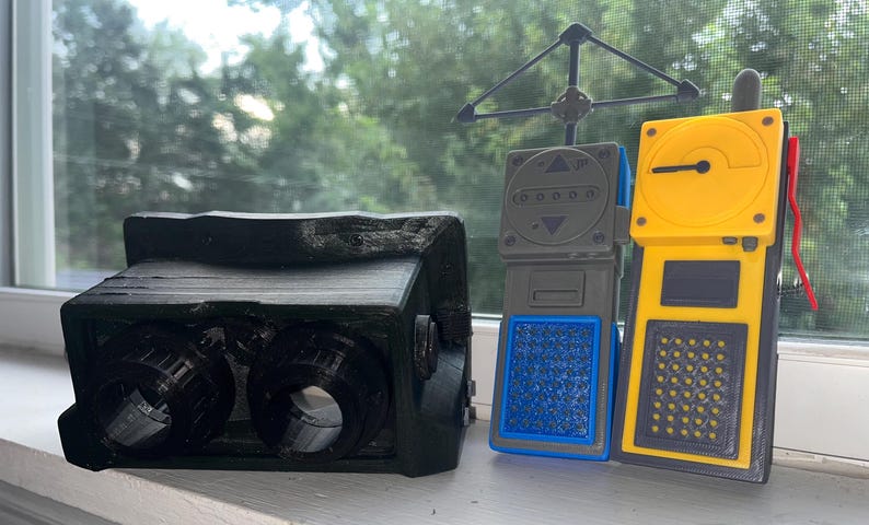 Outlast Trials goggles, Microwave Trigger, and Tracker image 1
