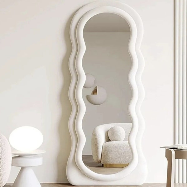 Specchio grande con parte superiore ad arco, corpo intero, con luci, cornice in flanella, design moderno e alla moda, specchio da parete ondulato, in piedi, soggiorno, casa