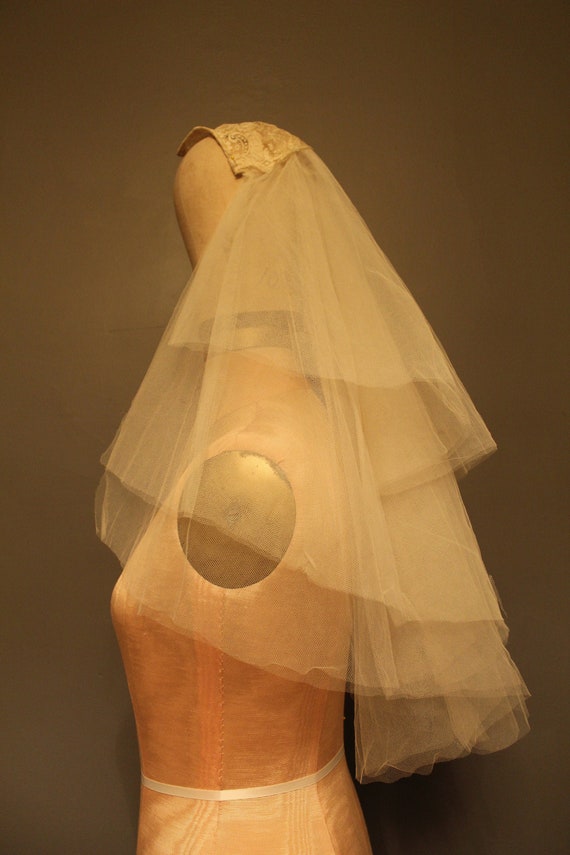 Vintage Chantilly Lace Cap & Silk Tulle Wedding Ve