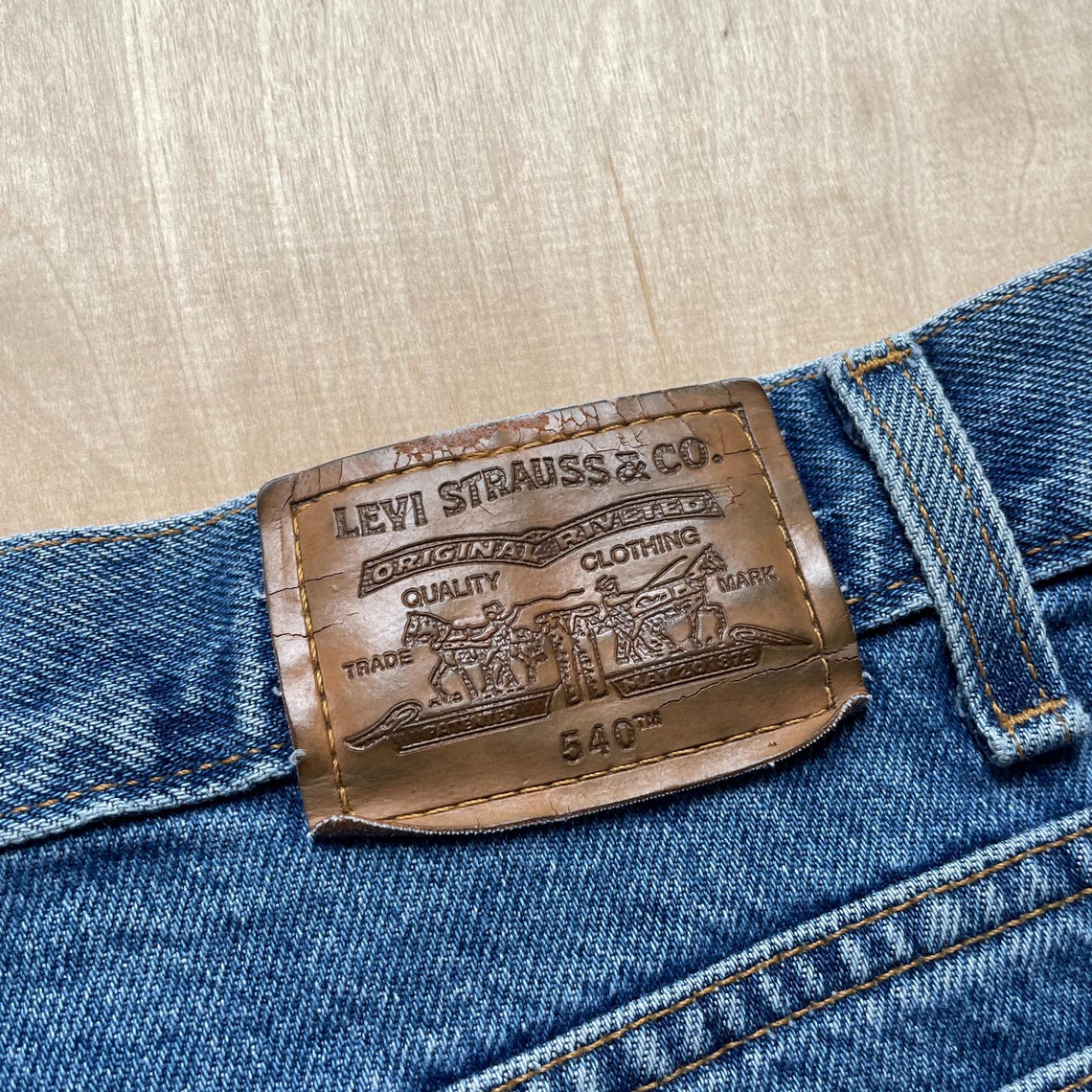 Vintage 90s Levi’s 540 Relaxed Fit Medium Wash Blue Jeans / Size Men's 40x31, foto 3 di 5