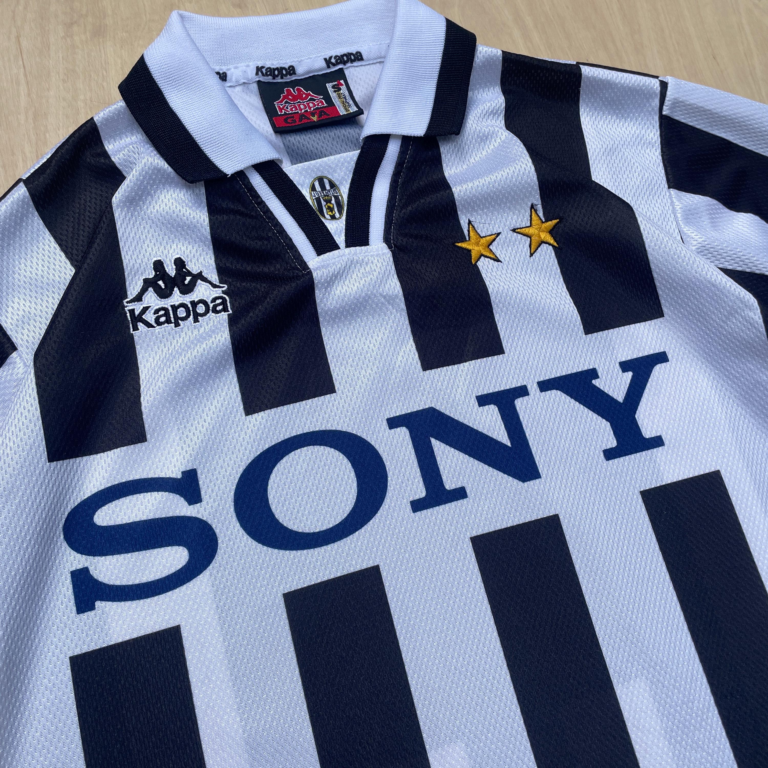 Vintage 90s Juventus Kappa Sony Jersey / Size Men's Small / Made