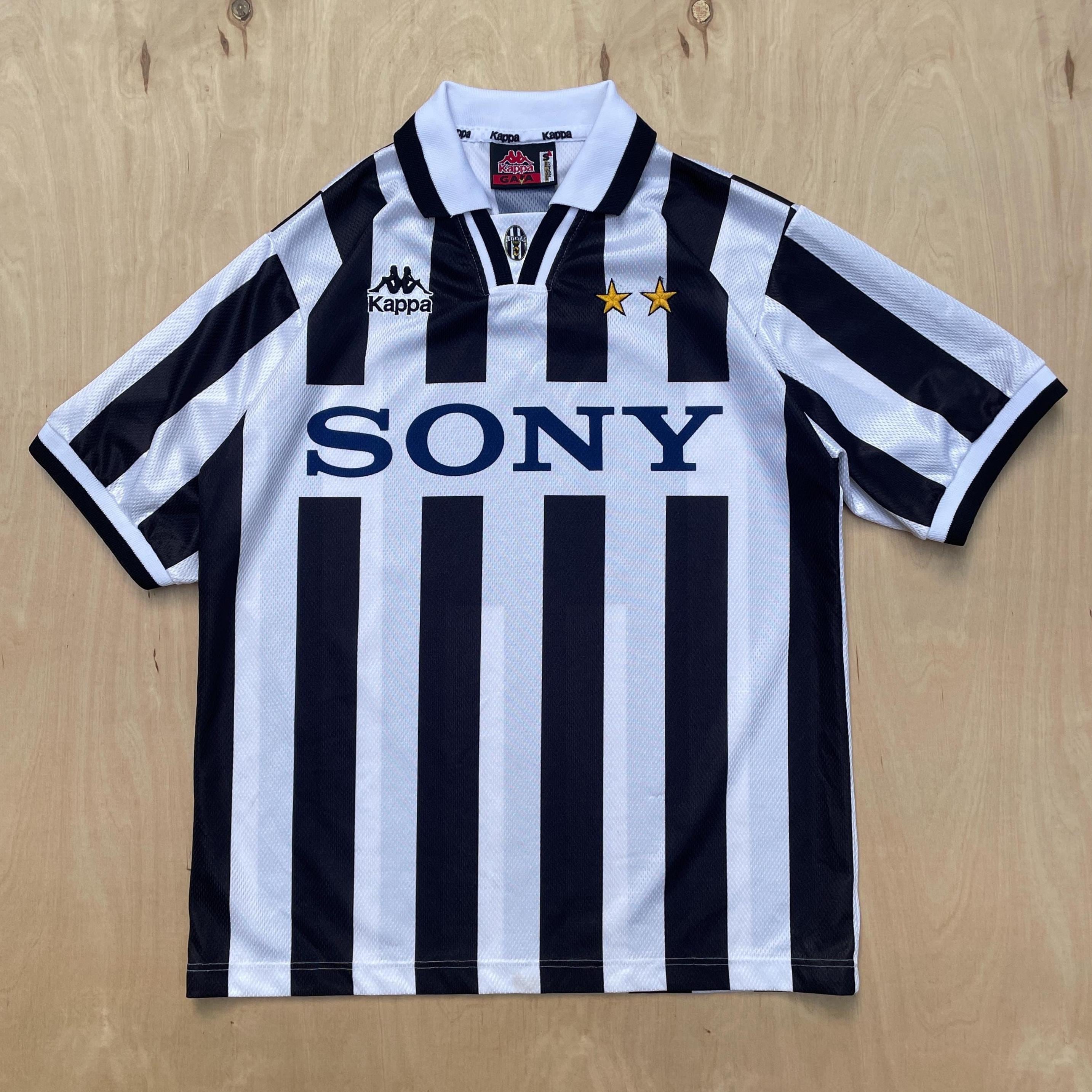 Vintage 90s Juventus Kappa Sony Jersey / Size Men's Small / Made