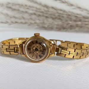 Vintage retro watch Chaika, 17 Jewels, Mechanical ladies watch, Gold watch, Wind up watch, Montre femme