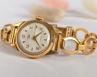 Vintage Gold Zarja Mechanical Watch: Cocktail Style, USSR Made
