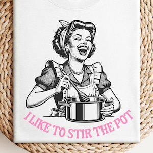 Me gusta revolver la olla PNG, ama de casa retro vintage y atrevida PNG, diseño retro vintage y divertido para camisetas gráficas, cóctel retro PNG