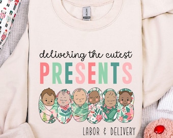 Förlossningssjuksköterska jul PNG, leverera de sötaste presenterna design, semester sublimeringsfil, festlig babysjuksköterska digital nedladdning