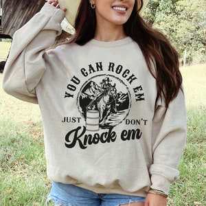Barrel Racing PNG-Datei, Frauen Pferdeliebhaber Png-Datei, weibliche Barrel Racer, Western Country Mama PNG Datei, Rodeo You Can Rock Em Dont Knock Em
