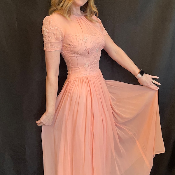 Beautiful Vintage 1940's Peachy Pink Gown