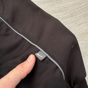 Chaqueta deportiva Nike negra vintage, cortavientos, suéter con cremallera, mini logotipo Swoosh de los años 2000, Y2K imagen 6
