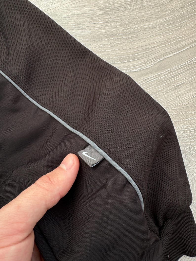 Chaqueta deportiva Nike negra vintage, cortavientos, suéter con cremallera, mini logotipo Swoosh de los años 2000, Y2K imagen 6