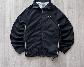 Винтажная черная нейлоновая куртка Nike 00-х годов с мини-логотипом Swoosh Y2K