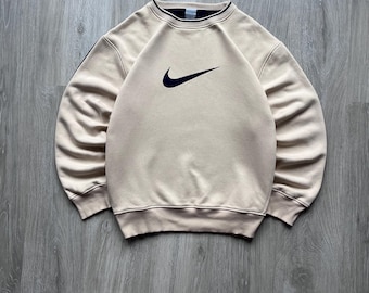 Vintage 90s Nike Beige Crewneck Sweatshirt – Baggy Fit, Big Swoosh Embroidered Logo, Y2K Retro Streetwear