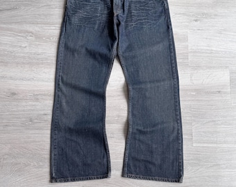 Jeans Levi's 527 Bootcut vintage, corte holgado y acampanado, estilo Y2K