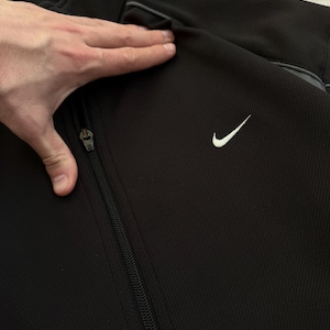 Chaqueta deportiva Nike negra vintage, cortavientos, suéter con cremallera, mini logotipo Swoosh de los años 2000, Y2K imagen 8