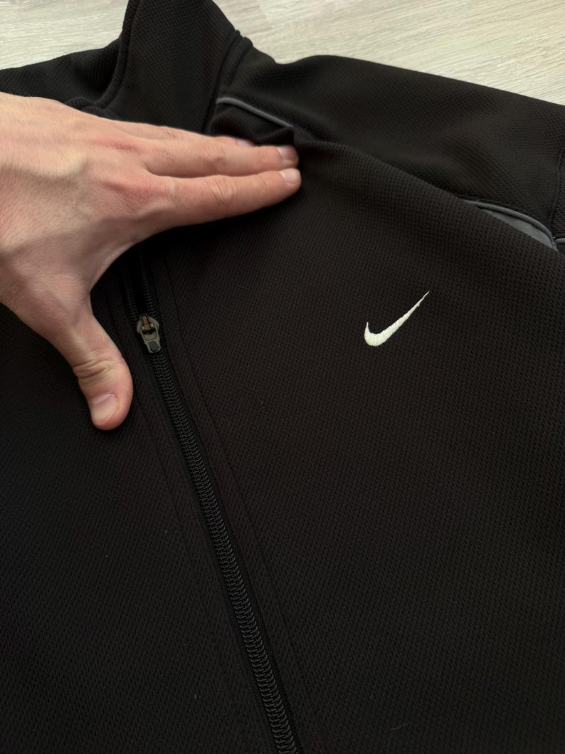 Chaqueta deportiva Nike negra vintage, cortavientos, suéter con cremallera, mini logotipo Swoosh de los años 2000, Y2K imagen 8