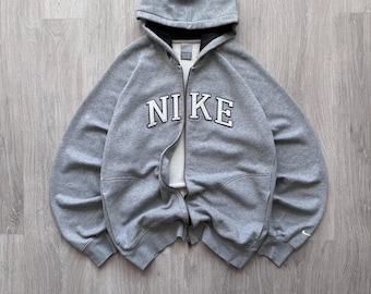 Sudadera con capucha y cremallera Nike estilo vintage Y2K, holgada, con logo Nike bordado en el centro grande (años 2000).
