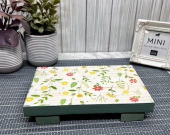 Suporte de mesa floral em madeira - Suporte de mesa - Pedestal de madeira - Suporte de mesa rústico em madeira - Suporte de mesa estilo fazenda - Bandeja de madeira - Bandeja rústica de madeira - Bandeja - Suporte - Decoração floral