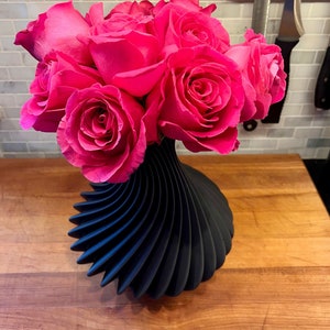 Unique Spiral Vase - Modern 3D Printed Geometric Flower Vase
