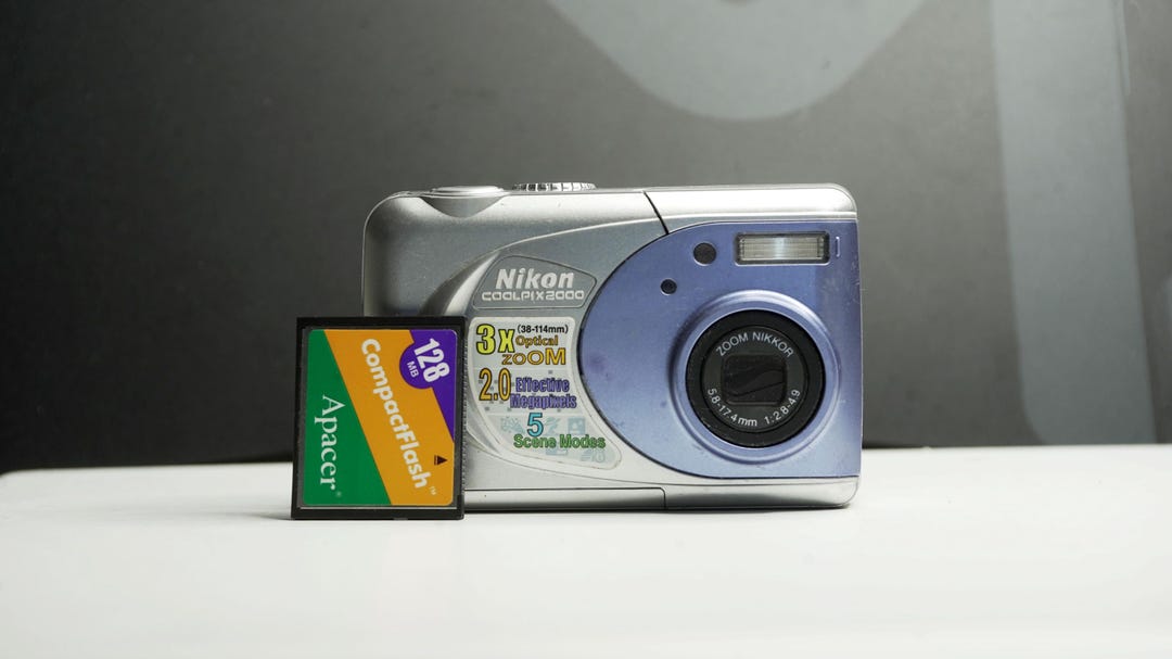 デジタルカメラ NIKON coolpix 2000 Nikon COOLPIX 2000 Compact Digital Camera With Original Box And