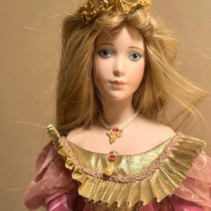 Vintage Cinderella Franklin Mint Heirloom Porcelain Doll