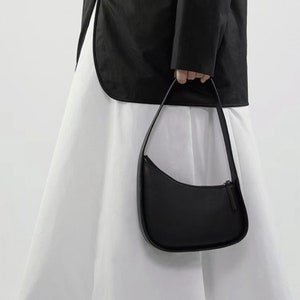 Halbmond-Umhängetasche Damentasche Schultertasche aus Leder Klassische Halbmond-Ledertasche Alltagstasche Kleine Damenhandtasche Bild 2