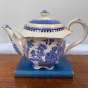 Vintage Sadler Blue Willow Pattern Art Deco Style Hexagonal Teapot