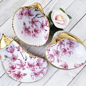 Decoupage Shell, Pink Cherry Blossoms, Flowers, Birthday Gifts, Seashell Dish, Trinket Dish, Jewelry Dish, Seashell Art, Hostess Gift, Gifts