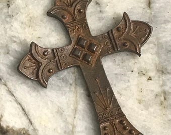 Pewter cross religious rustic pendant ornate altered art supplies jewelry antique rusty brown 1 pc (rb9)