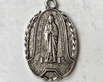 Medalha/pingente Nossa Senhora da Estrada, Guilda de São José, Santíssima Virgem Maria, religioso católico, em estanho com acabamento em prata antiga, 1 peça