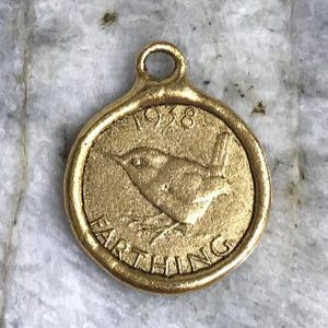 Engelsk öring Mynt Fågel REPRODUKTION TENN Hänge Hantverksmässiga Original Smyckeskomponenter Fynd Berlock Antikguld 1 st (G08)