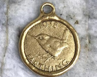 English Farthing Coin Bird REPRODUCTION PEWTER Pendant Artisan Original Jewelry components Findings Charm Antique Gold 1pc (G08)