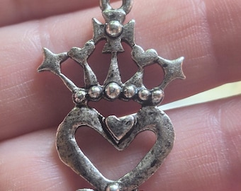 Scottish Luckenbooth Pendant Pewter Charm Heart Crown Religious Pendant Altered Art Supplies Jewelry Antique Silver 1 pc (S06)