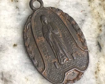 Vår Fru av vägen medalj medaljong hänge Sankt Josefs gille välsignade moder Maria religiös katolsk tenn antik rostig brun 1 st (rb2)