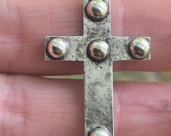 Gestippelde kruis Tinnen bedel hanger Religieuze hanger Veranderde kunstbenodigdheden Sieraden Rustiek Antiek zilver 1 st S06