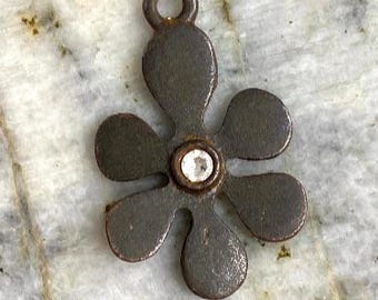 Flower Pewter Rustic Flower Pendant Crystal Altered Art Supplies Jewelry components antique rusty brown 1 pc(RB6)