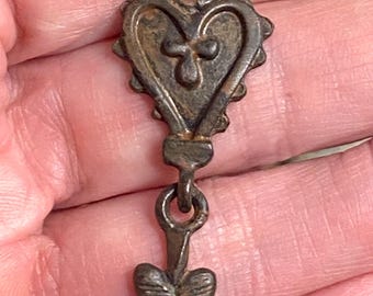 Pewter rugged cross heart rustic religious pendant hammered rustic supplies jewelry antique rusty brown 1 pc old world cross (rb9)