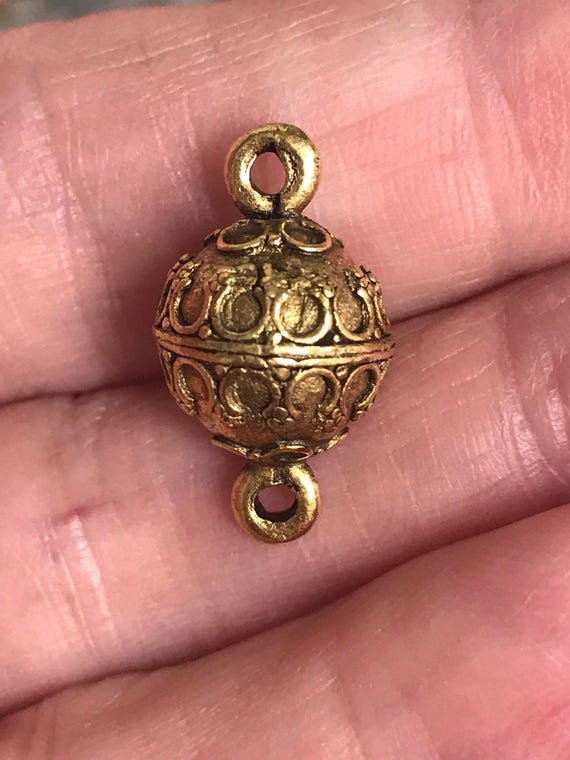 Ornate connector bead link jewelry component metal  bead round shape antique gold 1 piece