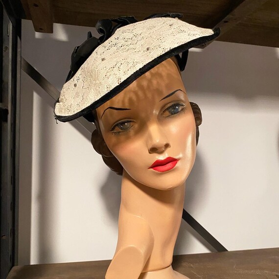 1940s Lace and Velvet Sun Bonnet Hat