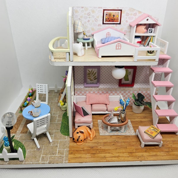Handmade Dollhouse with Pets: A Unique and Charming Gift for Toy Collectors