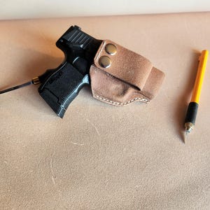 P365 IWB leather holster with 1.5 snap loop