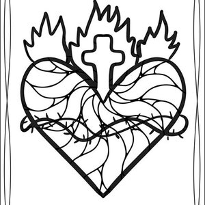 Pode incluir: Um desenho a preto e branco de um cora&ccedil;&atilde;o com uma cruz e chamas. O cora&ccedil;&atilde;o est&aacute; rodeado de espinhos.