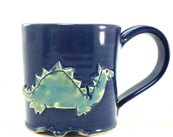 tasse bleue de dragon ou de dinosaure !