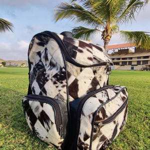 Sac à dos en peau de vache tricolore naturelle avec patchwork - Sac de voyage - Sac à couches - Sac à bandoulière cartable - Sac à dos western, cadeau pour maman, enfant
